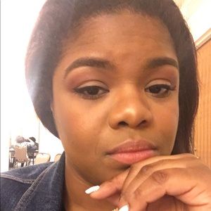 Meet your Posher, Lolorena